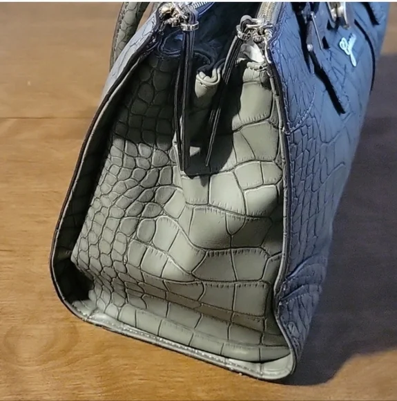 Embossed Guess Shoulder Bag - Picture 6 of 15